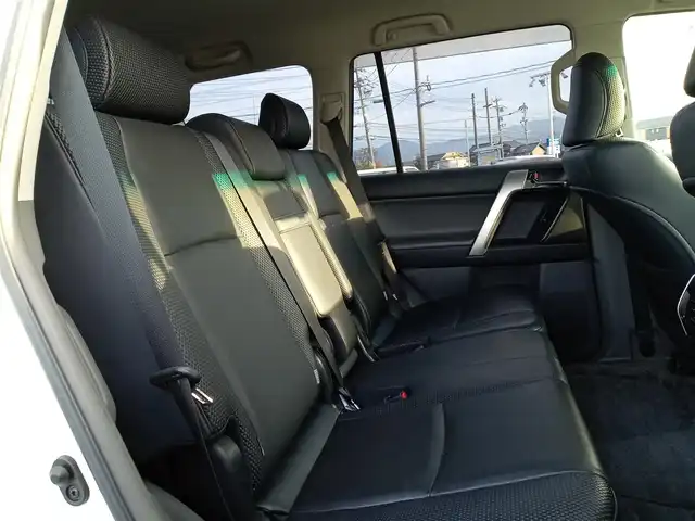 トヨタ ランドクルーザー プラド TX Lパッケージ 福井県 2011(平23)年 9.7万km ホワイトパールクリスタルシャイン 4WD/社外HDDナビ（CN-HW860D）/・（ワンセグTV/CD/DVD/Bluetooth）/バックカメラ/電動格納サードシート/クルーズコントロール/前後コーナーセンサー/前席シートヒーター/前席パワーシート/ETC/エンジンスタートボタン/純正フロアマット/オートライト/スマートキー