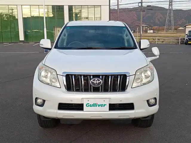 トヨタ ランドクルーザー プラド TX Lパッケージ 福井県 2011(平23)年 9.7万km ホワイトパールクリスタルシャイン 4WD/社外HDDナビ（CN-HW860D）/・（ワンセグTV/CD/DVD/Bluetooth）/バックカメラ/電動格納サードシート/クルーズコントロール/前後コーナーセンサー/前席シートヒーター/前席パワーシート/ETC/エンジンスタートボタン/純正フロアマット/オートライト/スマートキー