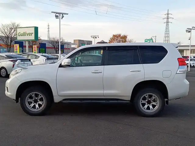 トヨタ ランドクルーザー プラド TX Lパッケージ 福井県 2011(平23)年 9.7万km ホワイトパールクリスタルシャイン 4WD/社外HDDナビ（CN-HW860D）/・（ワンセグTV/CD/DVD/Bluetooth）/バックカメラ/電動格納サードシート/クルーズコントロール/前後コーナーセンサー/前席シートヒーター/前席パワーシート/ETC/エンジンスタートボタン/純正フロアマット/オートライト/スマートキー