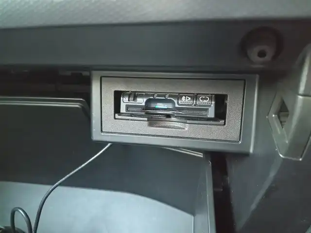 トヨタ ランドクルーザー プラド TX Lパッケージ 福井県 2011(平23)年 9.7万km ホワイトパールクリスタルシャイン 4WD/社外HDDナビ（CN-HW860D）/・（ワンセグTV/CD/DVD/Bluetooth）/バックカメラ/電動格納サードシート/クルーズコントロール/前後コーナーセンサー/前席シートヒーター/前席パワーシート/ETC/エンジンスタートボタン/純正フロアマット/オートライト/スマートキー