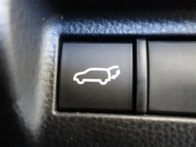 トヨタ ハリアー G 静岡県 2023(令5)年 3.1万km プラチナホワイトパールマイカ ワンオーナー・禁煙車/セーフティーセンス/　プリクラッシュセーフティー/　レーダークルーズコントロール/　ロードサインアシスト/　ドライバー異常時タイオウ/　レーントレーシングアシスト/　アダプティブハイビーム/　カーブ速度抑制/LEDヘッドライト/デジタルインナーミラー/パワーバックドア/運転席パワーシート/8インチコネクティッドナビ対応/　ディスプレイオーディオ/　地デジ・USB・アップルカープレイ/　バックカメラ・ビルトインETC2.0/純正フロアマット