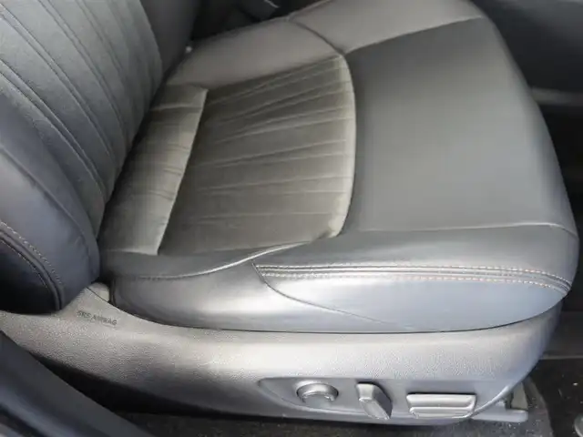 トヨタ ハリアー G 静岡県 2023(令5)年 3.1万km プラチナホワイトパールマイカ ワンオーナー・禁煙車/セーフティーセンス/　プリクラッシュセーフティー/　レーダークルーズコントロール/　ロードサインアシスト/　ドライバー異常時タイオウ/　レーントレーシングアシスト/　アダプティブハイビーム/　カーブ速度抑制/LEDヘッドライト/デジタルインナーミラー/パワーバックドア/運転席パワーシート/8インチコネクティッドナビ対応/　ディスプレイオーディオ/　地デジ・USB・アップルカープレイ/　バックカメラ・ビルトインETC2.0/純正フロアマット