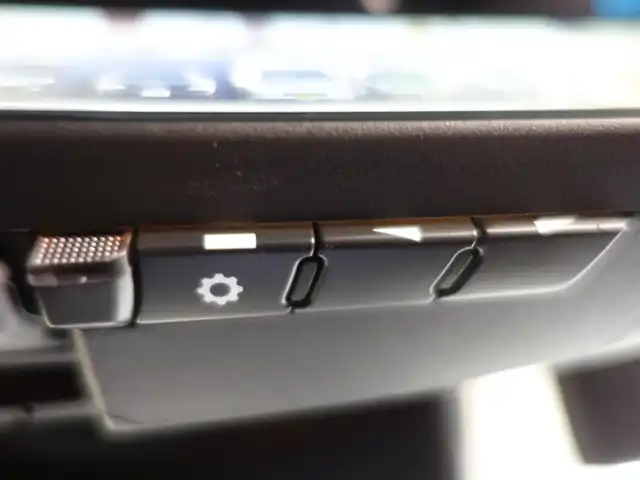 トヨタ ハリアー G 静岡県 2023(令5)年 3.1万km プラチナホワイトパールマイカ ワンオーナー・禁煙車/セーフティーセンス/　プリクラッシュセーフティー/　レーダークルーズコントロール/　ロードサインアシスト/　ドライバー異常時タイオウ/　レーントレーシングアシスト/　アダプティブハイビーム/　カーブ速度抑制/LEDヘッドライト/デジタルインナーミラー/パワーバックドア/運転席パワーシート/8インチコネクティッドナビ対応/　ディスプレイオーディオ/　地デジ・USB・アップルカープレイ/　バックカメラ・ビルトインETC2.0/純正フロアマット