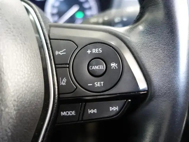 トヨタ ハリアー G 静岡県 2023(令5)年 3.1万km プラチナホワイトパールマイカ ワンオーナー・禁煙車/セーフティーセンス/　プリクラッシュセーフティー/　レーダークルーズコントロール/　ロードサインアシスト/　ドライバー異常時タイオウ/　レーントレーシングアシスト/　アダプティブハイビーム/　カーブ速度抑制/LEDヘッドライト/デジタルインナーミラー/パワーバックドア/運転席パワーシート/8インチコネクティッドナビ対応/　ディスプレイオーディオ/　地デジ・USB・アップルカープレイ/　バックカメラ・ビルトインETC2.0/純正フロアマット