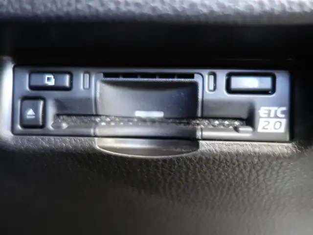 トヨタ ハリアー G 静岡県 2023(令5)年 3.1万km プラチナホワイトパールマイカ ワンオーナー・禁煙車/セーフティーセンス/　プリクラッシュセーフティー/　レーダークルーズコントロール/　ロードサインアシスト/　ドライバー異常時タイオウ/　レーントレーシングアシスト/　アダプティブハイビーム/　カーブ速度抑制/LEDヘッドライト/デジタルインナーミラー/パワーバックドア/運転席パワーシート/8インチコネクティッドナビ対応/　ディスプレイオーディオ/　地デジ・USB・アップルカープレイ/　バックカメラ・ビルトインETC2.0/純正フロアマット