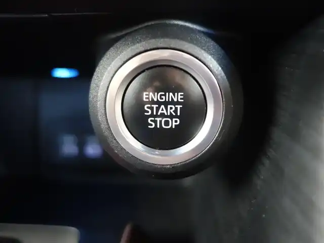 トヨタ ハリアー G 静岡県 2023(令5)年 3.1万km プラチナホワイトパールマイカ ワンオーナー・禁煙車/セーフティーセンス/　プリクラッシュセーフティー/　レーダークルーズコントロール/　ロードサインアシスト/　ドライバー異常時タイオウ/　レーントレーシングアシスト/　アダプティブハイビーム/　カーブ速度抑制/LEDヘッドライト/デジタルインナーミラー/パワーバックドア/運転席パワーシート/8インチコネクティッドナビ対応/　ディスプレイオーディオ/　地デジ・USB・アップルカープレイ/　バックカメラ・ビルトインETC2.0/純正フロアマット