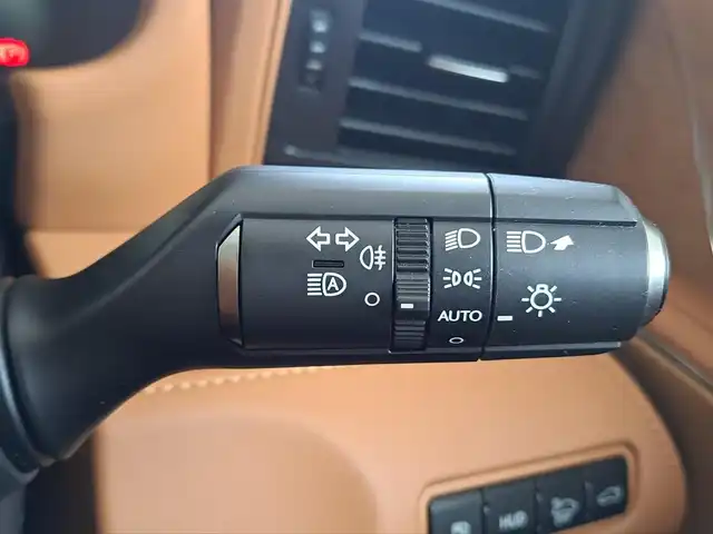 レクサス ＬＣ 500h Lパッケージ 大阪府 2020(令2)年 0.7万km ラディアントレッドコントラストレイヤリング /禁煙車//ワンオーナー//メーカーオプション/・有償色ラディアントコントラストレイヤリング(3T5)/・マークレビンソンオーディオ/・カラーヘッドアップディスプレイ/・鍛造21インチアルミ・ランフラットタイヤ//純正メモリナビ/・フルセグTV・Bluetooth・CD・DVD・AM・FM・SD・AUX・USB//バックカメラ//オーカー内装色//セミアニリン本革シート//前席シートヒーター・エアシート//運転席メモリー付パワーシート//レーダークルーズコントロール//ブラインドスポットモニター//レーンキープアシスト//タイヤ空気圧警告システム//クリアランスソナー//ガラスルーフ//ビルトインETC2.0//ステアリングヒーター//プッシュスタート//スペアキー//保証書//取扱説明書