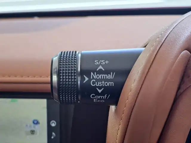 レクサス ＬＣ 500h Lパッケージ 大阪府 2020(令2)年 0.7万km ラディアントレッドコントラストレイヤリング /禁煙車//ワンオーナー//メーカーオプション/・有償色ラディアントコントラストレイヤリング(3T5)/・マークレビンソンオーディオ/・カラーヘッドアップディスプレイ/・鍛造21インチアルミ・ランフラットタイヤ//純正メモリナビ/・フルセグTV・Bluetooth・CD・DVD・AM・FM・SD・AUX・USB//バックカメラ//オーカー内装色//セミアニリン本革シート//前席シートヒーター・エアシート//運転席メモリー付パワーシート//レーダークルーズコントロール//ブラインドスポットモニター//レーンキープアシスト//タイヤ空気圧警告システム//クリアランスソナー//ガラスルーフ//ビルトインETC2.0//ステアリングヒーター//プッシュスタート//スペアキー//保証書//取扱説明書