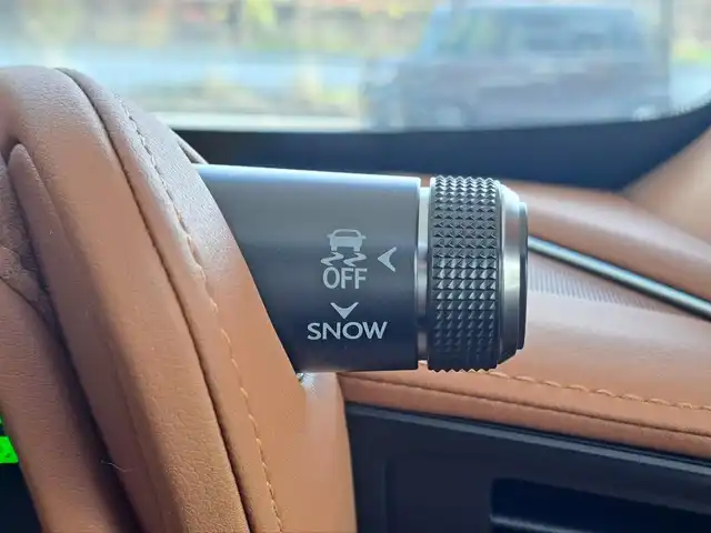 レクサス ＬＣ 500h Lパッケージ 大阪府 2020(令2)年 0.7万km ラディアントレッドコントラストレイヤリング /禁煙車//ワンオーナー//メーカーオプション/・有償色ラディアントコントラストレイヤリング(3T5)/・マークレビンソンオーディオ/・カラーヘッドアップディスプレイ/・鍛造21インチアルミ・ランフラットタイヤ//純正メモリナビ/・フルセグTV・Bluetooth・CD・DVD・AM・FM・SD・AUX・USB//バックカメラ//オーカー内装色//セミアニリン本革シート//前席シートヒーター・エアシート//運転席メモリー付パワーシート//レーダークルーズコントロール//ブラインドスポットモニター//レーンキープアシスト//タイヤ空気圧警告システム//クリアランスソナー//ガラスルーフ//ビルトインETC2.0//ステアリングヒーター//プッシュスタート//スペアキー//保証書//取扱説明書