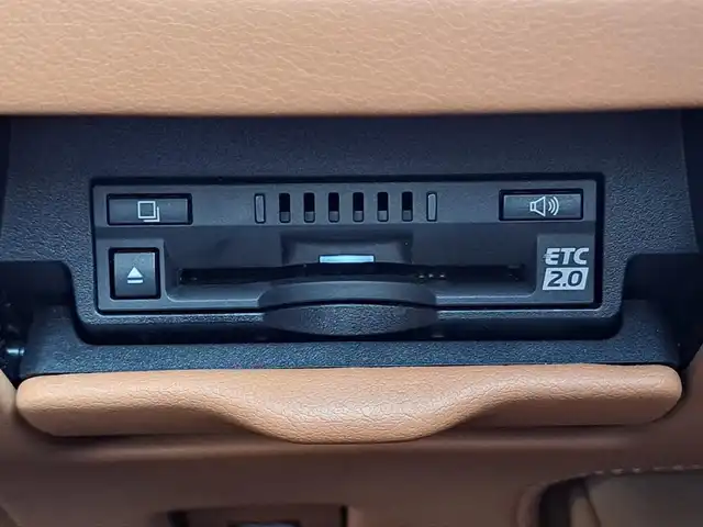 レクサス ＬＣ 500h Lパッケージ 大阪府 2020(令2)年 0.7万km ラディアントレッドコントラストレイヤリング /禁煙車//ワンオーナー//メーカーオプション/・有償色ラディアントコントラストレイヤリング(3T5)/・マークレビンソンオーディオ/・カラーヘッドアップディスプレイ/・鍛造21インチアルミ・ランフラットタイヤ//純正メモリナビ/・フルセグTV・Bluetooth・CD・DVD・AM・FM・SD・AUX・USB//バックカメラ//オーカー内装色//セミアニリン本革シート//前席シートヒーター・エアシート//運転席メモリー付パワーシート//レーダークルーズコントロール//ブラインドスポットモニター//レーンキープアシスト//タイヤ空気圧警告システム//クリアランスソナー//ガラスルーフ//ビルトインETC2.0//ステアリングヒーター//プッシュスタート//スペアキー//保証書//取扱説明書