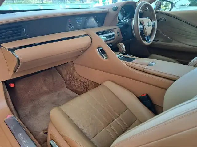 レクサス ＬＣ 500h Lパッケージ 大阪府 2020(令2)年 0.7万km ラディアントレッドコントラストレイヤリング /禁煙車//ワンオーナー//メーカーオプション/・有償色ラディアントコントラストレイヤリング(3T5)/・マークレビンソンオーディオ/・カラーヘッドアップディスプレイ/・鍛造21インチアルミ・ランフラットタイヤ//純正メモリナビ/・フルセグTV・Bluetooth・CD・DVD・AM・FM・SD・AUX・USB//バックカメラ//オーカー内装色//セミアニリン本革シート//前席シートヒーター・エアシート//運転席メモリー付パワーシート//レーダークルーズコントロール//ブラインドスポットモニター//レーンキープアシスト//タイヤ空気圧警告システム//クリアランスソナー//ガラスルーフ//ビルトインETC2.0//ステアリングヒーター//プッシュスタート//スペアキー//保証書//取扱説明書