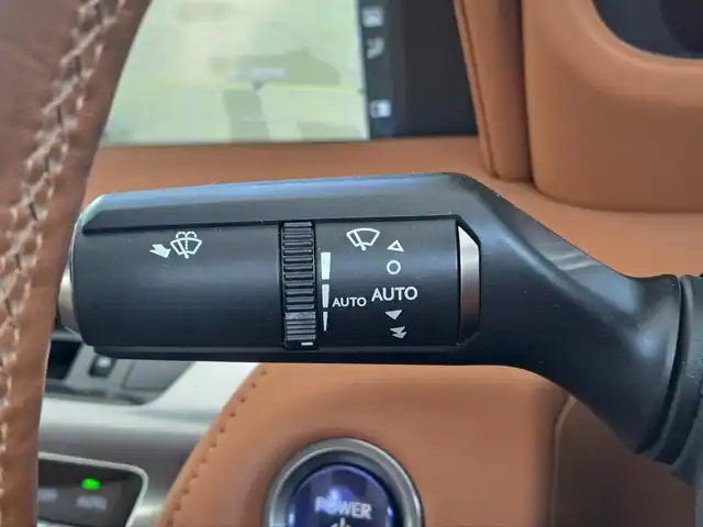 レクサス ＬＣ 500h Lパッケージ 大阪府 2020(令2)年 0.7万km ラディアントレッドコントラストレイヤリング /禁煙車//ワンオーナー//メーカーオプション/・有償色ラディアントコントラストレイヤリング(3T5)/・マークレビンソンオーディオ/・カラーヘッドアップディスプレイ/・鍛造21インチアルミ・ランフラットタイヤ//純正メモリナビ/・フルセグTV・Bluetooth・CD・DVD・AM・FM・SD・AUX・USB//バックカメラ//オーカー内装色//セミアニリン本革シート//前席シートヒーター・エアシート//運転席メモリー付パワーシート//レーダークルーズコントロール//ブラインドスポットモニター//レーンキープアシスト//タイヤ空気圧警告システム//クリアランスソナー//ガラスルーフ//ビルトインETC2.0//ステアリングヒーター//プッシュスタート//スペアキー//保証書//取扱説明書