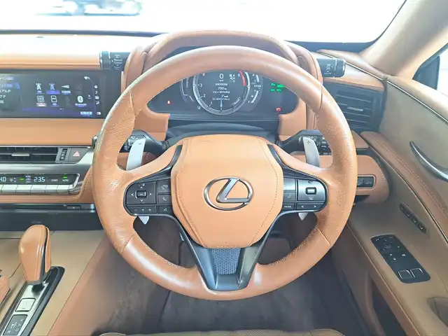 レクサス ＬＣ 500h Lパッケージ 大阪府 2020(令2)年 0.7万km ラディアントレッドコントラストレイヤリング /禁煙車//ワンオーナー//メーカーオプション/・有償色ラディアントコントラストレイヤリング(3T5)/・マークレビンソンオーディオ/・カラーヘッドアップディスプレイ/・鍛造21インチアルミ・ランフラットタイヤ//純正メモリナビ/・フルセグTV・Bluetooth・CD・DVD・AM・FM・SD・AUX・USB//バックカメラ//オーカー内装色//セミアニリン本革シート//前席シートヒーター・エアシート//運転席メモリー付パワーシート//レーダークルーズコントロール//ブラインドスポットモニター//レーンキープアシスト//タイヤ空気圧警告システム//クリアランスソナー//ガラスルーフ//ビルトインETC2.0//ステアリングヒーター//プッシュスタート//スペアキー//保証書//取扱説明書