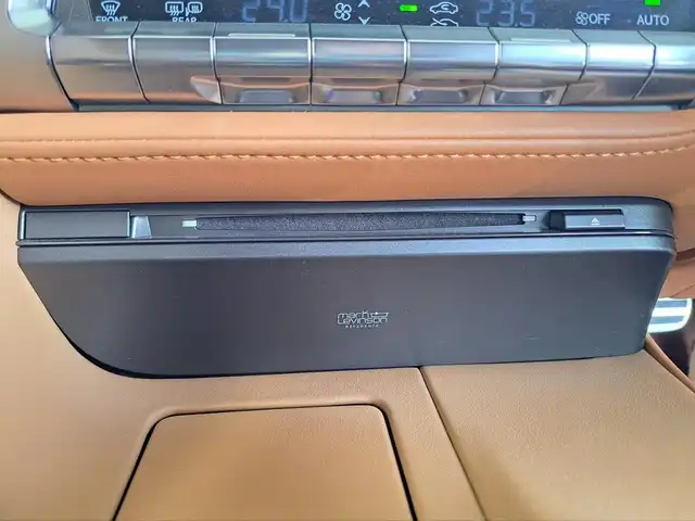 レクサス ＬＣ 500h Lパッケージ 大阪府 2020(令2)年 0.7万km ラディアントレッドコントラストレイヤリング /禁煙車//ワンオーナー//メーカーオプション/・有償色ラディアントコントラストレイヤリング(3T5)/・マークレビンソンオーディオ/・カラーヘッドアップディスプレイ/・鍛造21インチアルミ・ランフラットタイヤ//純正メモリナビ/・フルセグTV・Bluetooth・CD・DVD・AM・FM・SD・AUX・USB//バックカメラ//オーカー内装色//セミアニリン本革シート//前席シートヒーター・エアシート//運転席メモリー付パワーシート//レーダークルーズコントロール//ブラインドスポットモニター//レーンキープアシスト//タイヤ空気圧警告システム//クリアランスソナー//ガラスルーフ//ビルトインETC2.0//ステアリングヒーター//プッシュスタート//スペアキー//保証書//取扱説明書