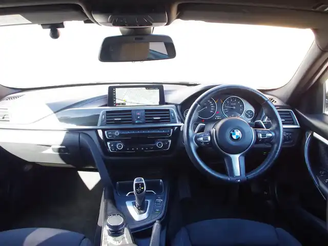 ＢＭＷ ３２０ｉ Mスポーツ 埼玉県 2019(平31)年 2.7万km アルピンホワイトⅢ アダプティブクルーズコントロール/インテリジェントセーフティ/パークディスタンスコントロール/ブラインドスポットモニター/コンフォートアクセス/バックカメラ/純正ナビ/ドラレコ/ETC/シートヒーター/シートポジションメモリー機能/スタッドレスタイヤ