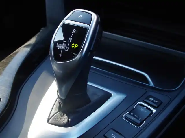 ＢＭＷ ３２０ｉ Mスポーツ 埼玉県 2019(平31)年 2.7万km アルピンホワイトⅢ アダプティブクルーズコントロール/インテリジェントセーフティ/パークディスタンスコントロール/ブラインドスポットモニター/コンフォートアクセス/バックカメラ/純正ナビ/ドラレコ/ETC/シートヒーター/シートポジションメモリー機能/スタッドレスタイヤ