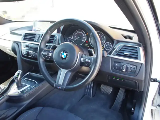 ＢＭＷ ３２０ｉ Mスポーツ 埼玉県 2019(平31)年 2.7万km アルピンホワイトⅢ アダプティブクルーズコントロール/インテリジェントセーフティ/パークディスタンスコントロール/ブラインドスポットモニター/コンフォートアクセス/バックカメラ/純正ナビ/ドラレコ/ETC/シートヒーター/シートポジションメモリー機能/スタッドレスタイヤ