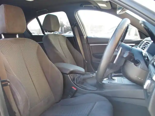 ＢＭＷ ３２０ｉ Mスポーツ 埼玉県 2019(平31)年 2.7万km アルピンホワイトⅢ アダプティブクルーズコントロール/インテリジェントセーフティ/パークディスタンスコントロール/ブラインドスポットモニター/コンフォートアクセス/バックカメラ/純正ナビ/ドラレコ/ETC/シートヒーター/シートポジションメモリー機能/スタッドレスタイヤ