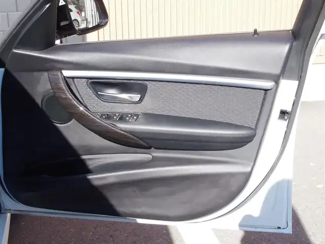 ＢＭＷ ３２０ｉ Mスポーツ 埼玉県 2019(平31)年 2.7万km アルピンホワイトⅢ アダプティブクルーズコントロール/インテリジェントセーフティ/パークディスタンスコントロール/ブラインドスポットモニター/コンフォートアクセス/バックカメラ/純正ナビ/ドラレコ/ETC/シートヒーター/シートポジションメモリー機能/スタッドレスタイヤ