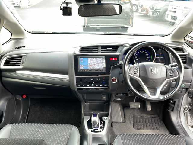 ホンダ フィット ハイブリット Lパッケージ 宮崎県 2015(平27)年 9.1万km アラバスターシルバーメタリック 純正メモリーナビ/ワンセグテレビ/バックカメラ/クルーズコントロール/プッシュスタート/ETC/CDチェンジャー/パワーウインドウ/パワーステアリング/スマートキー/純正フロアマット/純正アルミホイール