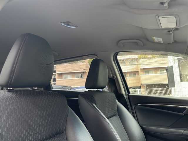 ホンダ フィット ハイブリット Lパッケージ 宮崎県 2015(平27)年 9.1万km アラバスターシルバーメタリック 純正メモリーナビ/ワンセグテレビ/バックカメラ/クルーズコントロール/プッシュスタート/ETC/CDチェンジャー/パワーウインドウ/パワーステアリング/スマートキー/純正フロアマット/純正アルミホイール