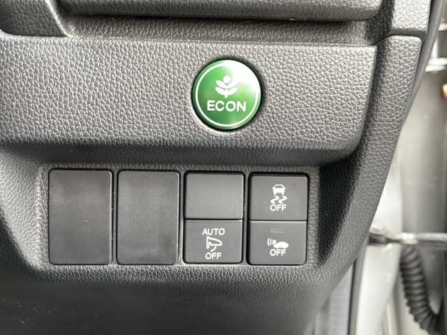 ホンダ フィット ハイブリット Lパッケージ 宮崎県 2015(平27)年 9.1万km アラバスターシルバーメタリック 純正メモリーナビ/ワンセグテレビ/バックカメラ/クルーズコントロール/プッシュスタート/ETC/CDチェンジャー/パワーウインドウ/パワーステアリング/スマートキー/純正フロアマット/純正アルミホイール