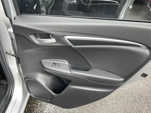 ホンダ フィット ハイブリット Lパッケージ 宮崎県 2015(平27)年 9.1万km アラバスターシルバーメタリック 純正メモリーナビ/ワンセグテレビ/バックカメラ/クルーズコントロール/プッシュスタート/ETC/CDチェンジャー/パワーウインドウ/パワーステアリング/スマートキー/純正フロアマット/純正アルミホイール