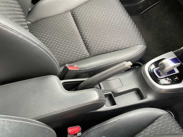 ホンダ フィット ハイブリット Lパッケージ 宮崎県 2015(平27)年 9.1万km アラバスターシルバーメタリック 純正メモリーナビ/ワンセグテレビ/バックカメラ/クルーズコントロール/プッシュスタート/ETC/CDチェンジャー/パワーウインドウ/パワーステアリング/スマートキー/純正フロアマット/純正アルミホイール