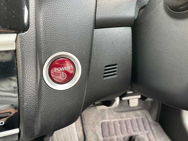 ホンダ フィット ハイブリット Lパッケージ 宮崎県 2015(平27)年 9.1万km アラバスターシルバーメタリック 純正メモリーナビ/ワンセグテレビ/バックカメラ/クルーズコントロール/プッシュスタート/ETC/CDチェンジャー/パワーウインドウ/パワーステアリング/スマートキー/純正フロアマット/純正アルミホイール