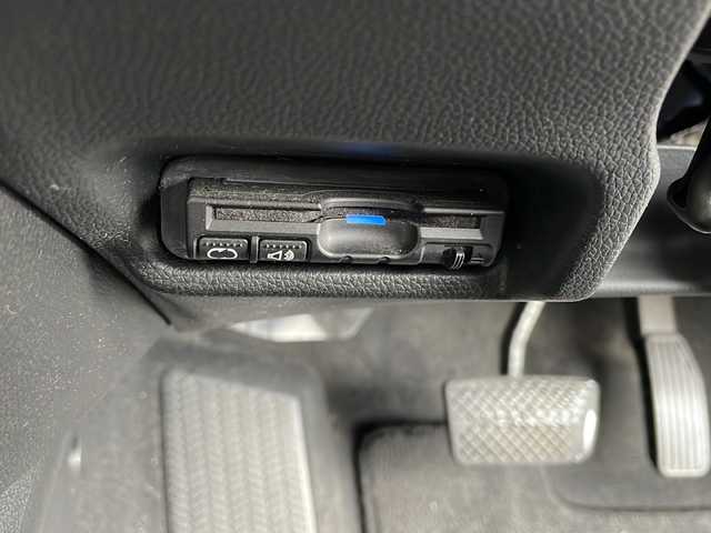 ホンダ フィット ハイブリット Lパッケージ 宮崎県 2015(平27)年 9.1万km アラバスターシルバーメタリック 純正メモリーナビ/ワンセグテレビ/バックカメラ/クルーズコントロール/プッシュスタート/ETC/CDチェンジャー/パワーウインドウ/パワーステアリング/スマートキー/純正フロアマット/純正アルミホイール