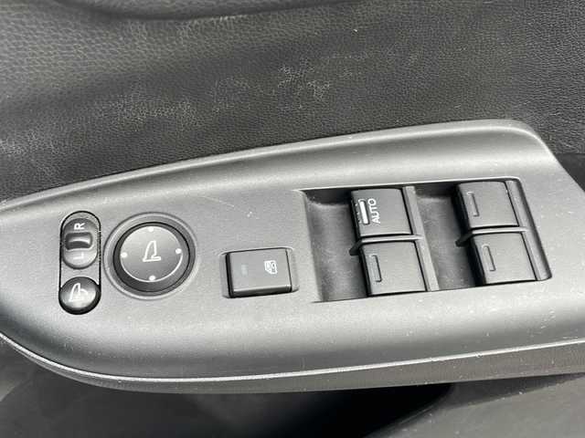 ホンダ フィット ハイブリット Lパッケージ 宮崎県 2015(平27)年 9.1万km アラバスターシルバーメタリック 純正メモリーナビ/ワンセグテレビ/バックカメラ/クルーズコントロール/プッシュスタート/ETC/CDチェンジャー/パワーウインドウ/パワーステアリング/スマートキー/純正フロアマット/純正アルミホイール