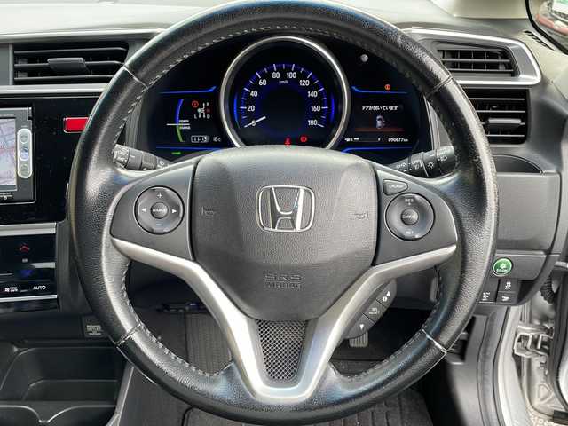 ホンダ フィット ハイブリット Lパッケージ 宮崎県 2015(平27)年 9.1万km アラバスターシルバーメタリック 純正メモリーナビ/ワンセグテレビ/バックカメラ/クルーズコントロール/プッシュスタート/ETC/CDチェンジャー/パワーウインドウ/パワーステアリング/スマートキー/純正フロアマット/純正アルミホイール