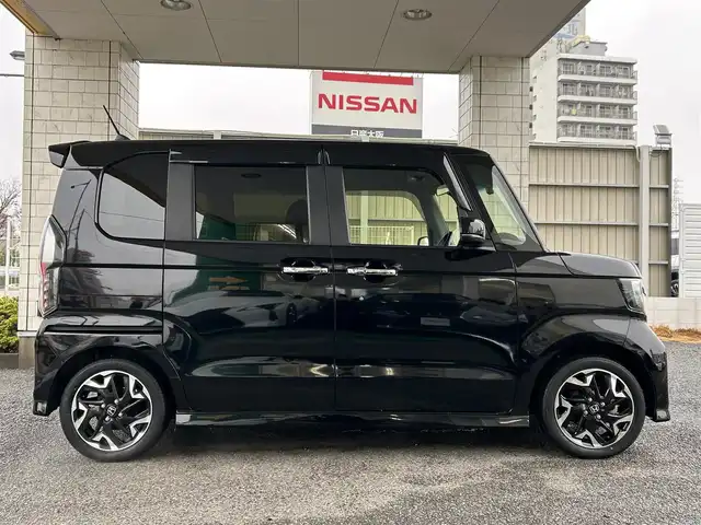 ホンダ Ｎ ＢＯＸ カスタム G L ターボ ホンダセンシング 兵庫県 2019(令1)年 1.9万km クリスタルブラックパール /ワンオーナー//純正8インチプレミアムインターナビ（VXU-195NBi）//地デジ/DVD/BT/USB/Apple Car Play//ステアリングリモコン//バックカメラ//ドライブレコーダー前後//両側パワースライドドア//ビルトインETC//純正15インチAW//ハーフレザーシート//オートLEDヘッドランプ//LEDフォグランプ//R2/3/4/6年点検記録簿//ACC//CMBS警告//先行車発進お知らせ//路外逸脱抑制システム//レーンキープアシストシステム//標識認識機能//ハイビームアシスト
