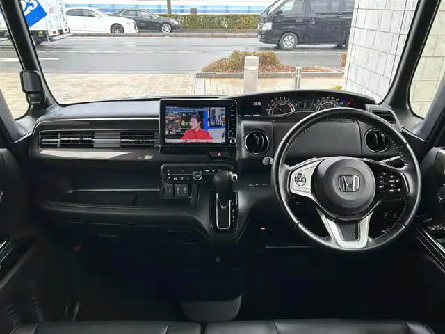 ホンダ Ｎ ＢＯＸ カスタム G L ターボ ホンダセンシング 兵庫県 2019(令1)年 1.9万km クリスタルブラックパール /ワンオーナー//純正8インチプレミアムインターナビ（VXU-195NBi）//地デジ/DVD/BT/USB/Apple Car Play//ステアリングリモコン//バックカメラ//ドライブレコーダー前後//両側パワースライドドア//ビルトインETC//純正15インチAW//ハーフレザーシート//オートLEDヘッドランプ//LEDフォグランプ//R2/3/4/6年点検記録簿//ACC//CMBS警告//先行車発進お知らせ//路外逸脱抑制システム//レーンキープアシストシステム//標識認識機能//ハイビームアシスト