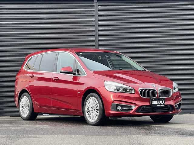 ＢＭＷ ２１８ｄ グランツアラー ラグジュアリー 山梨県 2015(平27)年 5.2万km 赤 純正メモリナビ/・DVD/CD/FM/AM/Bluetooth/バックカメラ/クルーズコントロール/革巻きステアリング/ステアリングリモコン/シートヒーター（D席+N席）/パワーシート（D席+N席）/黒色レザーシート/前後コーナーセンサー/LEDヘッドライト/オートライト/オートエアコン/スマートキー/プッシュスタート/12V電源/純正17インチアルミホイール/取扱説明書/保証書