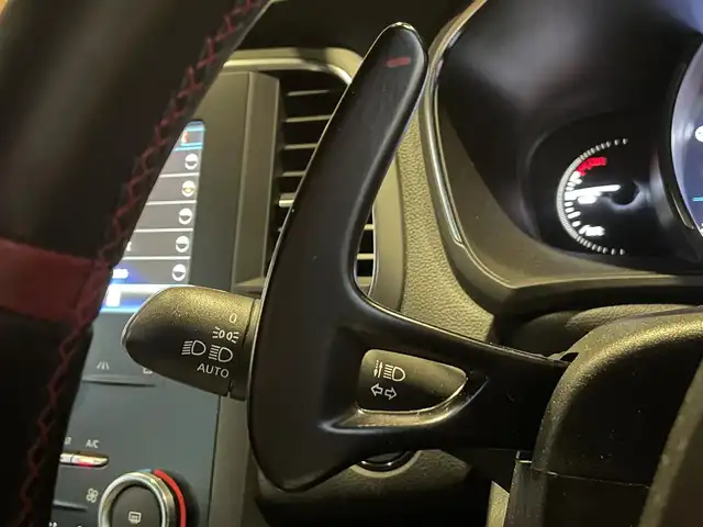 ルノー メガーヌ ルノー スポール 愛知県 2019(平31)年 5万km BLANC NACRE AppleCarPlay /バックカメラ/brembo /前席シートヒーター /パドルシフト /クルコン/レーンキープアシスト/ブラインドスポット/パーキングアシスト /LEDヘッドライト /オートライト/アイドリングストップ /純正19インチアルミ