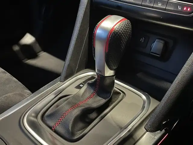 ルノー メガーヌ ルノー スポール 愛知県 2019(平31)年 5万km BLANC NACRE AppleCarPlay /バックカメラ/brembo /前席シートヒーター /パドルシフト /クルコン/レーンキープアシスト/ブラインドスポット/パーキングアシスト /LEDヘッドライト /オートライト/アイドリングストップ /純正19インチアルミ