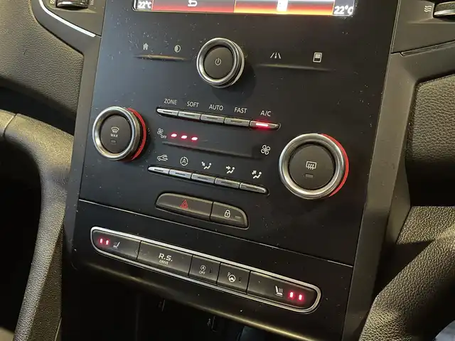 ルノー メガーヌ ルノー スポール 愛知県 2019(平31)年 5万km BLANC NACRE AppleCarPlay /バックカメラ/brembo /前席シートヒーター /パドルシフト /クルコン/レーンキープアシスト/ブラインドスポット/パーキングアシスト /LEDヘッドライト /オートライト/アイドリングストップ /純正19インチアルミ