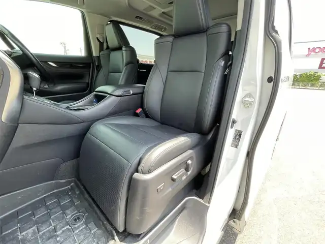 トヨタ アルファード S Cパッケージ 山口県 2019(令1)年 2万km ホワイトパールクリスタルシャイン JBLメーカーオプションナビ/フルセグTV CD DVD BD BT HDMI USB/フリップダウンモニター/全周囲カメラ/Wサンルーフ/モデリスタ エアロ/黒革シート/前席パワーシート/前席エアシート シートヒーター/三眼LEDオートヘッドライト/フォグライト/シーケンシャルウィンカー/デジタルインナーミラー/衝突被害軽減ブレーキ/レーダークルーズコントロール/レーンアシスト/オートマチックハイビーム/ブラインドスポットモニタ/両側パワースライドドア/パワーバックドア/コーナーセンサー/2.0ETC/ステアリングヒーター/ステアリングリモコン/スマートキー一体式エンジンスターター/W サイド カーテン ニー エアバッグ/禁煙車