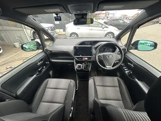 トヨタ ヴォクシー ZS 煌 滋賀県 2017(平29)年 10.2万km 黒 ワンオーナー/純正ナビ/フルセグテレビ/ETC/クルーズコントロール/ドアバイザー/両側パワースライドドア/バックカメラ/アイドリングストップ/アルミホイール16インチ/LEDフロントフォグランプ/バックドアガーニッシュ/社外16インチアルミ・スタッドレス