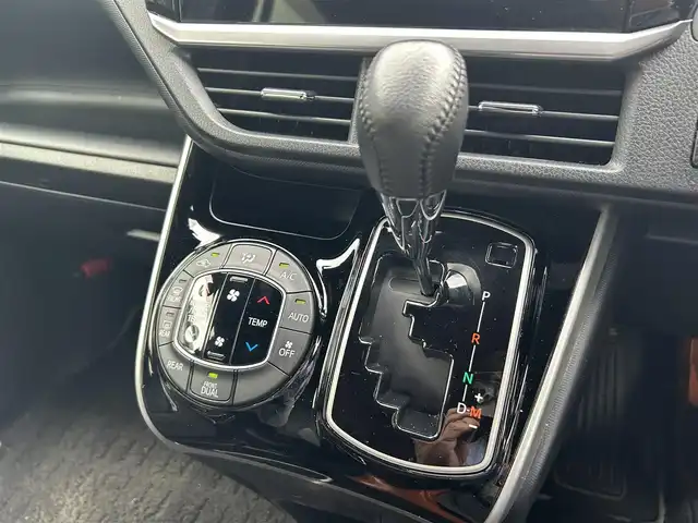 トヨタ ヴォクシー ZS 煌 滋賀県 2017(平29)年 10.2万km 黒 ワンオーナー/純正ナビ/フルセグテレビ/ETC/クルーズコントロール/ドアバイザー/両側パワースライドドア/バックカメラ/アイドリングストップ/アルミホイール16インチ/LEDフロントフォグランプ/バックドアガーニッシュ/社外16インチアルミ・スタッドレス