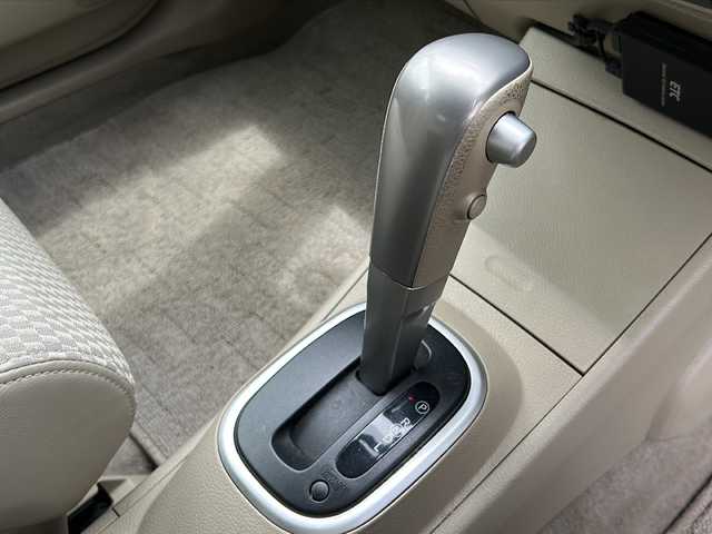 日産 ティーダ 15M SV +プラズマ 神奈川県 2012(平24)年 6.8万km ブリリアントシルバー 純正ディーラーナビ(CD/BT/ワンセグTV)/オートエアコン/Wエアバック/オートライト/純正フロアマット/ETC/保証書/取扱説明書