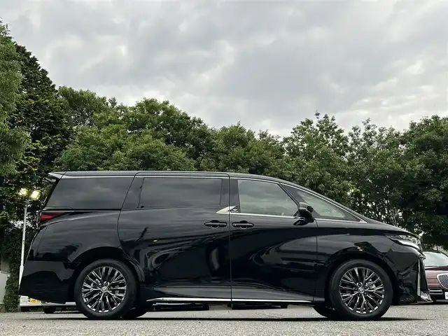 トヨタ ヴェルファイア ハイブリット Z プレミア 東京都 2024(令6)年 0.9万km ブラック ワンオーナー/デジタルインナーミラー/ユニバーサルステップ/寒冷地仕様/純正ディスプレイオーディオ/・コネクティッドナビ対応/・Bluetoothオーディオ/USBオーディオ/フルセグTV/13.2型有機EL後席ディスプレイ/プレミアムナッパ本革シート(サンセットブラウン)/左右独立ムーンルーフ/三眼LEDヘッドランプ/ブラインドスポットモニター/トヨタチームメイト/パノラミックビューモニター/デュアルパワースライドドア/パワーバックドア/取扱説明書/保証書/スペアキー1本/ディーラー点検記録簿/・6か月点検/R6.6/・12か月点検/R7.1