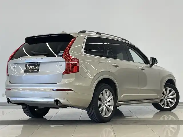 ボルボ ＸＣ９０ T5 AWD モーメンタム 岡山県 2017(平29)年 4.3万km ゴールド 純正SENSUS/360°カメラ/アップルカープレイ/アンドロイドオート/フルセグTV/Bluetooth/本革シート（ブロンド）/7シーター/ACC/自動ブレーキ/LKA/BLIS/車間警告/クロストラフィックアラート/パークアシスト/衝突回避アラート/RSI/コーナリングライト/アダプティブベンディングライト/セキュリティ/PDC/ランニングボード