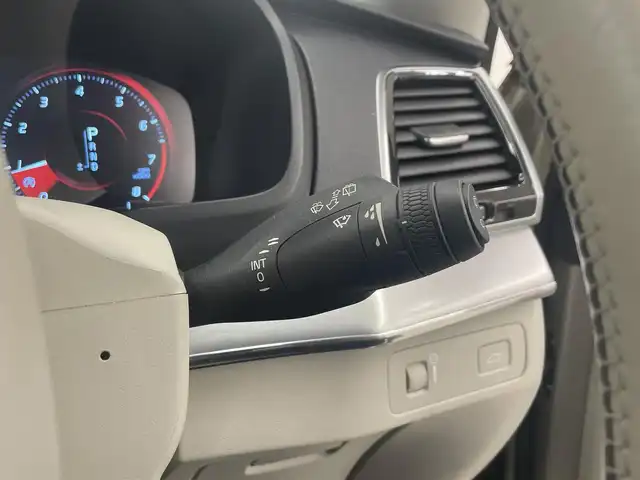 ボルボ ＸＣ９０ T5 AWD モーメンタム 岡山県 2017(平29)年 4.3万km ゴールド 純正SENSUS/360°カメラ/アップルカープレイ/アンドロイドオート/フルセグTV/Bluetooth/本革シート（ブロンド）/7シーター/ACC/自動ブレーキ/LKA/BLIS/車間警告/クロストラフィックアラート/パークアシスト/衝突回避アラート/RSI/コーナリングライト/アダプティブベンディングライト/セキュリティ/PDC/ランニングボード