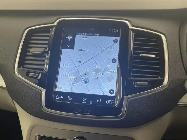 ボルボ ＸＣ９０ T5 AWD モーメンタム 岡山県 2017(平29)年 4.3万km ゴールド 純正SENSUS/360°カメラ/アップルカープレイ/アンドロイドオート/フルセグTV/Bluetooth/本革シート（ブロンド）/7シーター/ACC/自動ブレーキ/LKA/BLIS/車間警告/クロストラフィックアラート/パークアシスト/衝突回避アラート/RSI/コーナリングライト/アダプティブベンディングライト/セキュリティ/PDC/ランニングボード