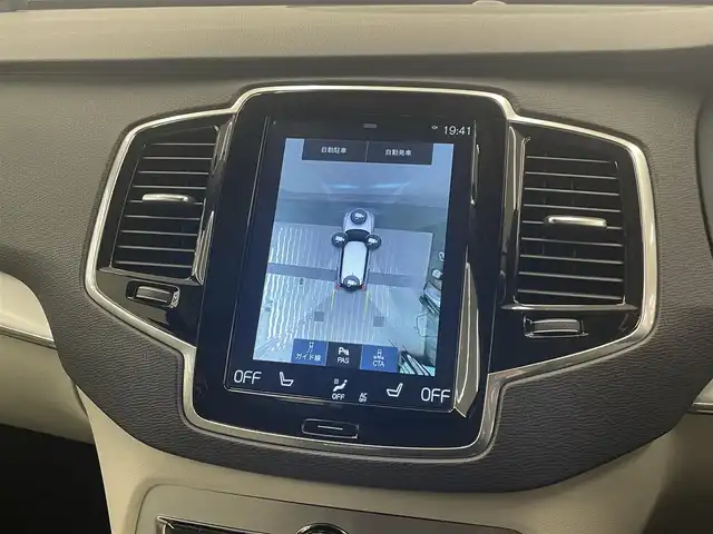 ボルボ ＸＣ９０ T5 AWD モーメンタム 岡山県 2017(平29)年 4.3万km ゴールド 純正SENSUS/360°カメラ/アップルカープレイ/アンドロイドオート/フルセグTV/Bluetooth/本革シート（ブロンド）/7シーター/ACC/自動ブレーキ/LKA/BLIS/車間警告/クロストラフィックアラート/パークアシスト/衝突回避アラート/RSI/コーナリングライト/アダプティブベンディングライト/セキュリティ/PDC/ランニングボード