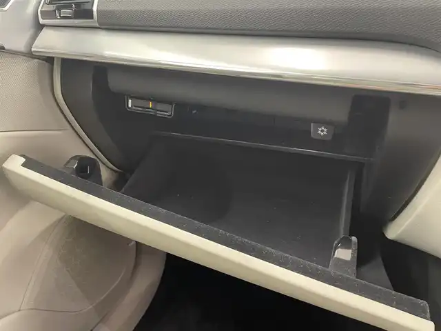 ボルボ ＸＣ９０ T5 AWD モーメンタム 岡山県 2017(平29)年 4.3万km ゴールド 純正SENSUS/360°カメラ/アップルカープレイ/アンドロイドオート/フルセグTV/Bluetooth/本革シート（ブロンド）/7シーター/ACC/自動ブレーキ/LKA/BLIS/車間警告/クロストラフィックアラート/パークアシスト/衝突回避アラート/RSI/コーナリングライト/アダプティブベンディングライト/セキュリティ/PDC/ランニングボード