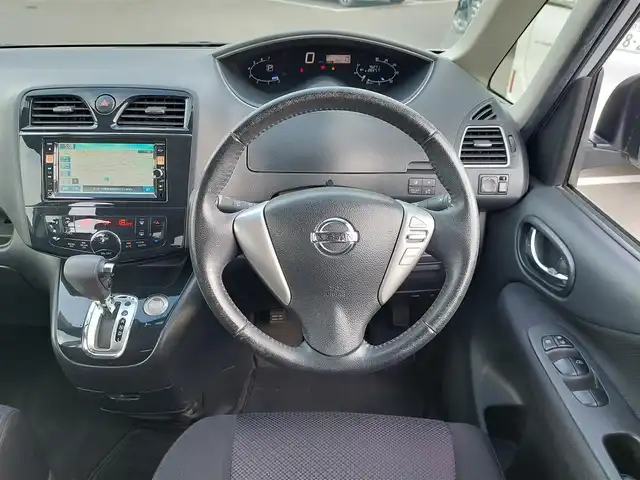 日産 セレナ ハイウェイスター Sハイブリッド 東京都 2012(平24)年 7.6万km エターナルスノーホワイト ワンオーナー/純正ナビ MC312D-W/フルセグTV/バックカメラ/ETC/プッシュスタート/アイドリングストップ/クルーズコントロール/両側パワースライドドア/パーソナルテーブル/後席ロールサンシェード/HIDヘッドライト/オートライト/16インチ純正アルミホイール