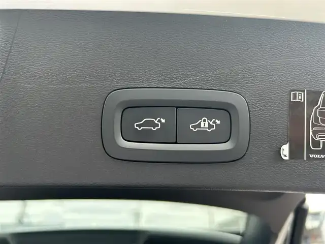 ボルボ ＸＣ４０ B4 AWD インスクリプション 滋賀県 2021(令3)年 0.9万km パール ワンオーナー/純正ナビ/フルセグテレビ/360°カメラ/ドラレコ/ハーマンカードン/シートヒーター/パワーバックドア/ワイヤレスチャージ/白レザーシート/LEDヘッドライト